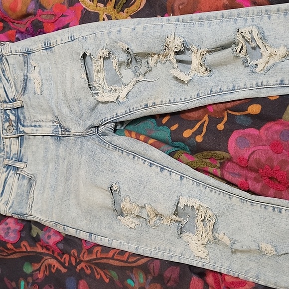 American Eagle Outfitters Ripped Light Blue Skinny Jeans - Picture 4 of 8
